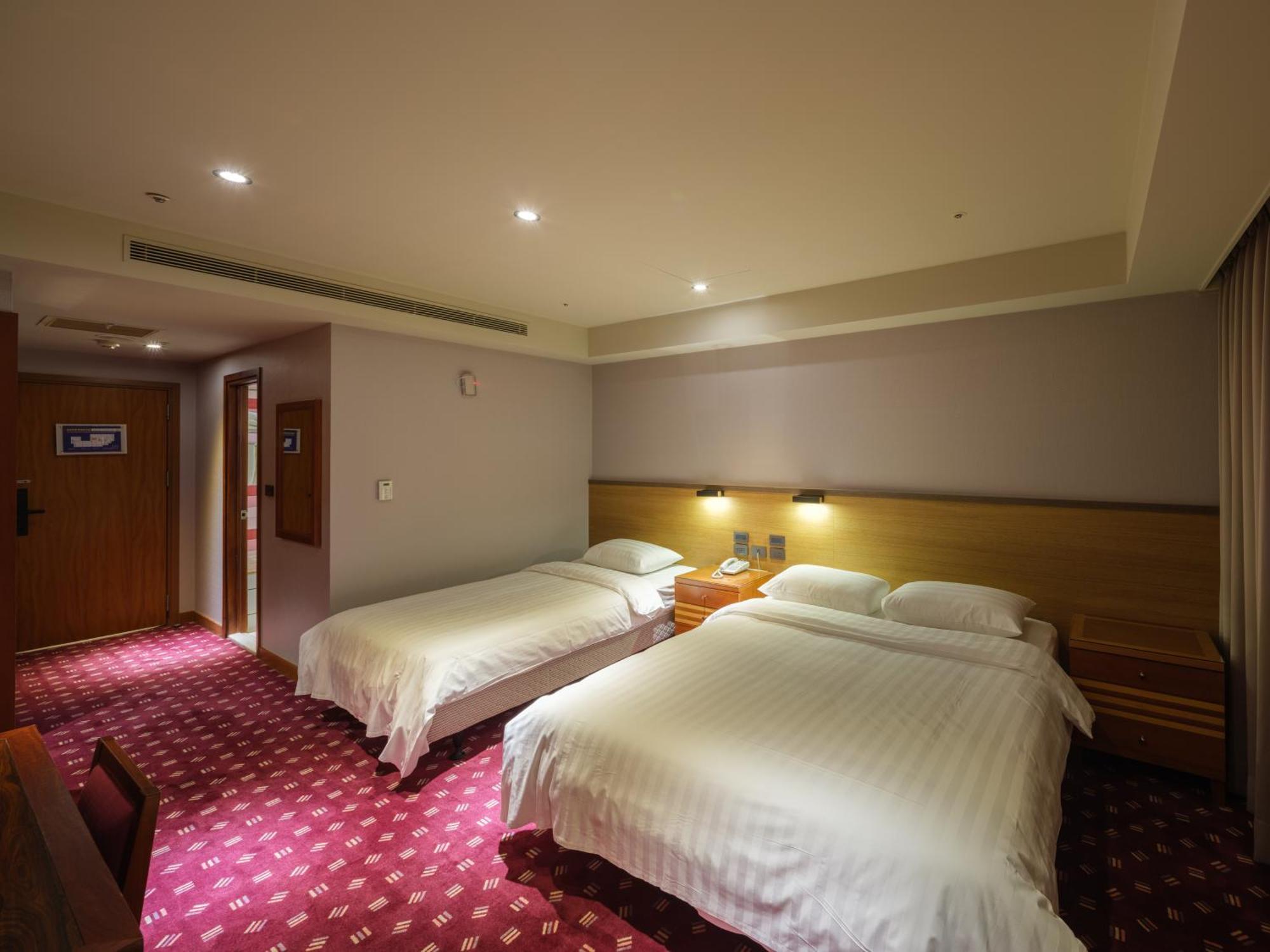 Rich & Free Hotel - Fuzhong 富逸旅趣-板橋府中館 Taipei Exteriör bild