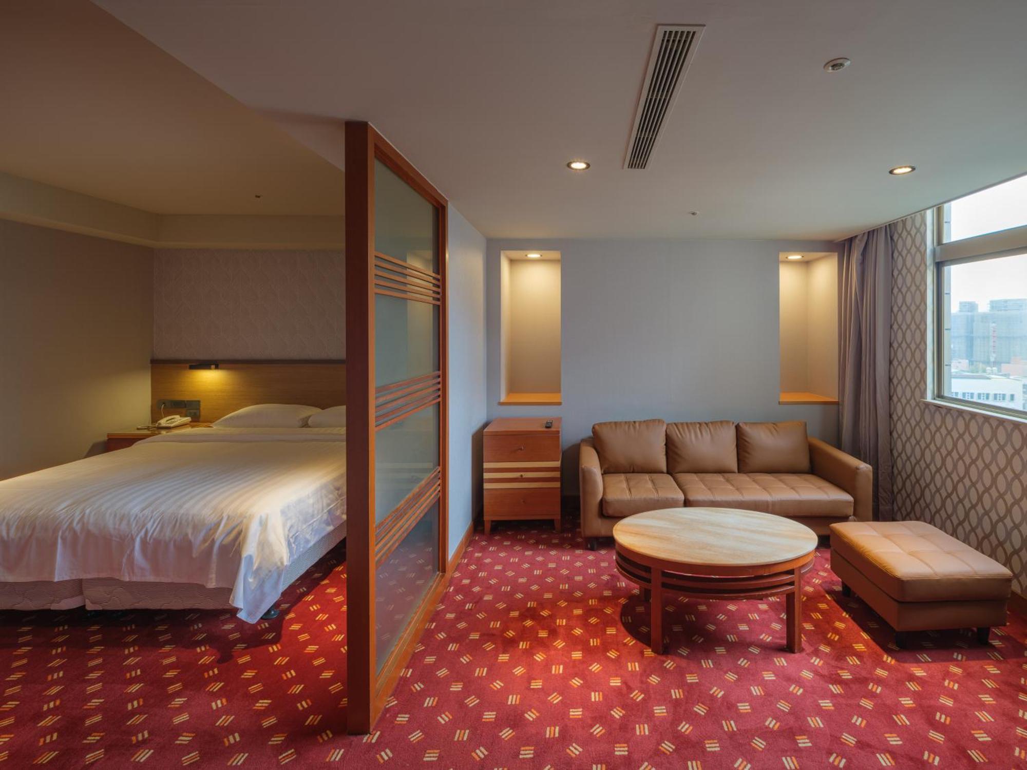 Rich & Free Hotel - Fuzhong 富逸旅趣-板橋府中館 Taipei Exteriör bild