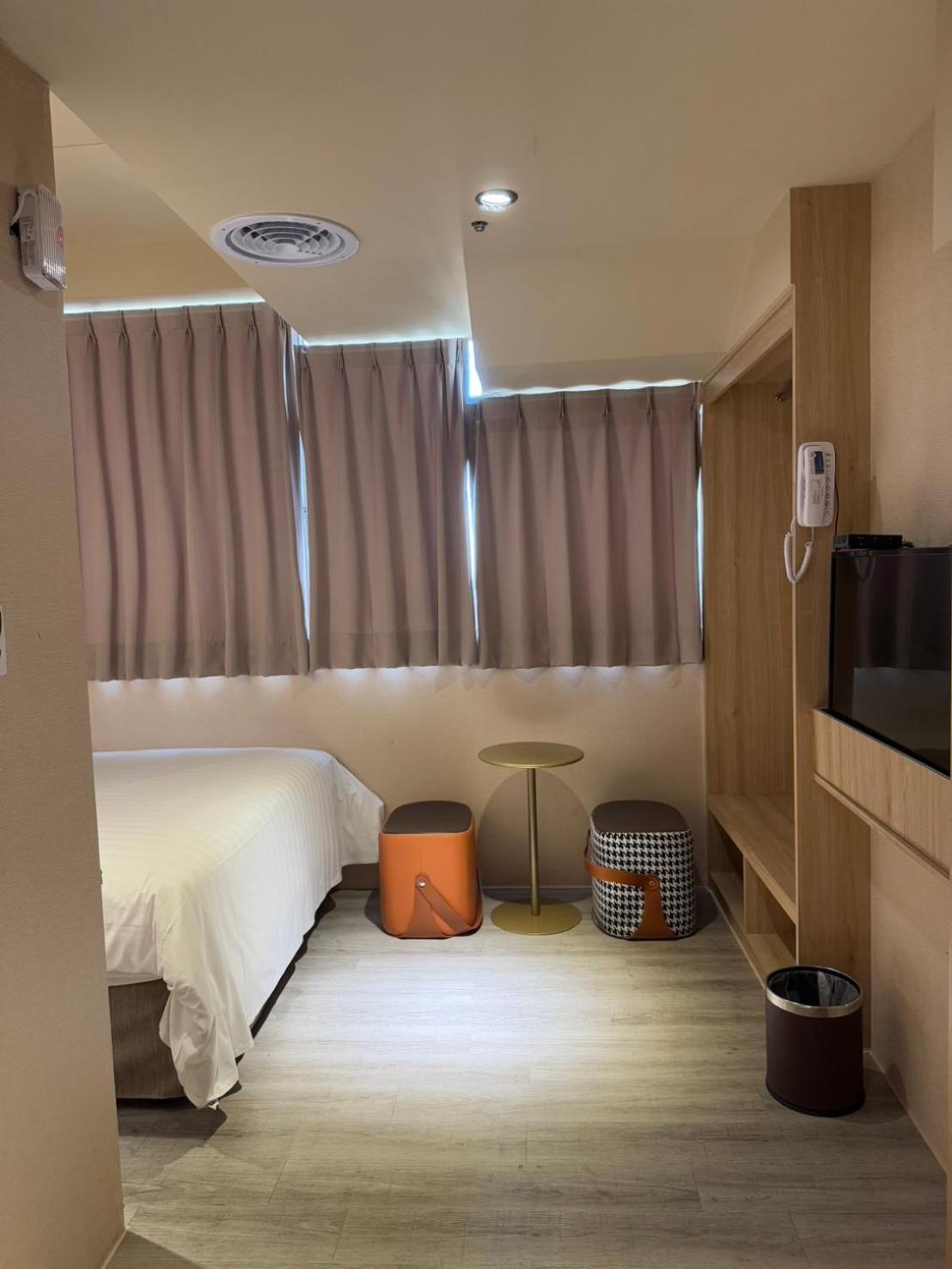 Rich & Free Hotel - Fuzhong 富逸旅趣-板橋府中館 Taipei Exteriör bild